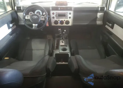 2011 Toyota Fj Cruiser z USA, uszkodzony, nr VIN JTEBU4BF8BK105569